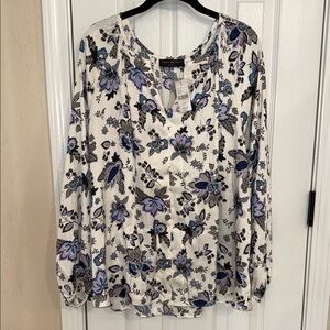 🌟NWT🌟 Lane Bryant Silky Floral Blouse - White with Purple, black and blues